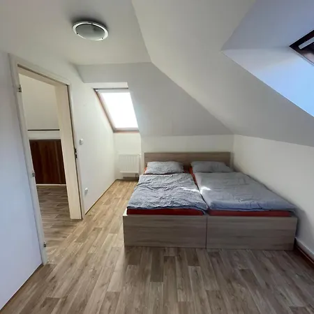 Soukromy V Centru Velkeho Mezirici Apartment